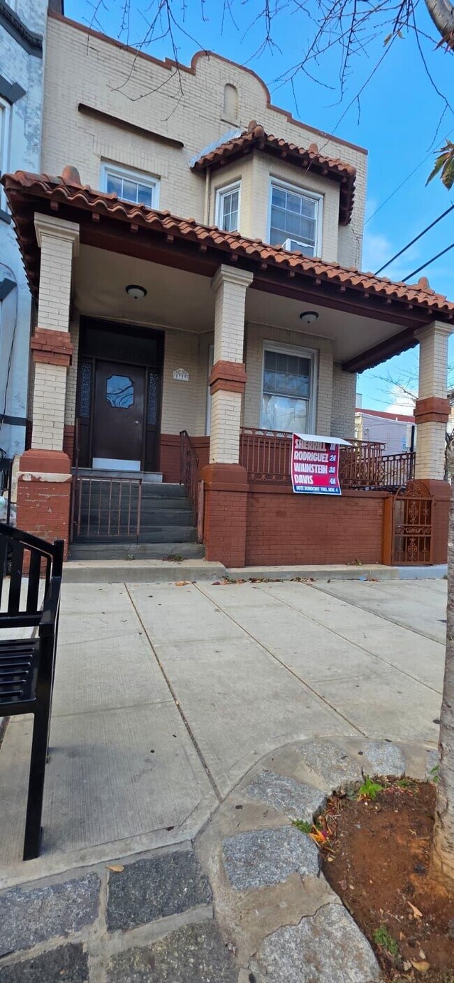 Primary Photo - 1715 Palisade Ave