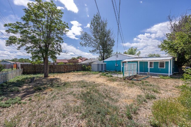 Building Photo - Charming 2-Bedroom Home in Aztec, NM - Per...