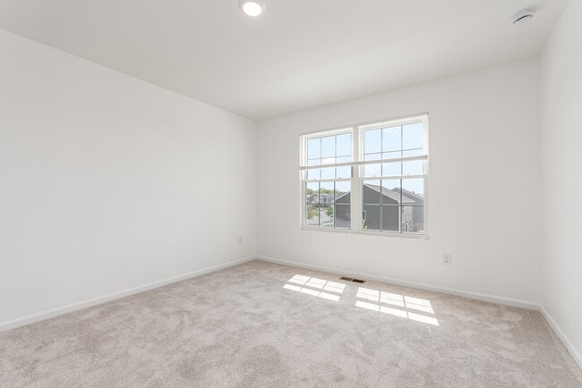 Building Photo - 2131 Sassafras Wy