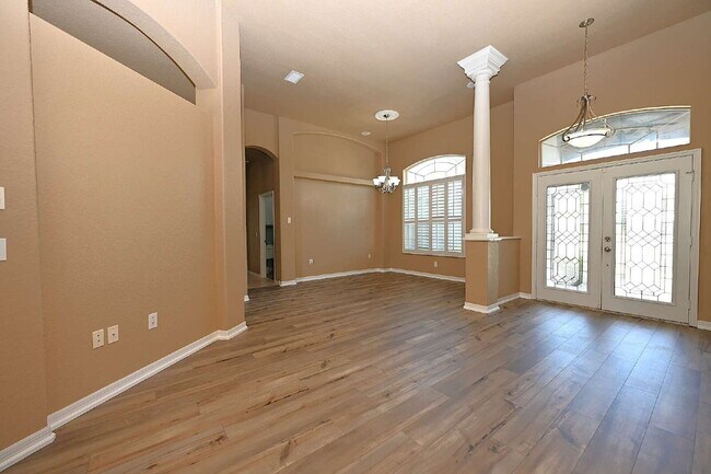 Building Photo - 2618 High Ridge Dr