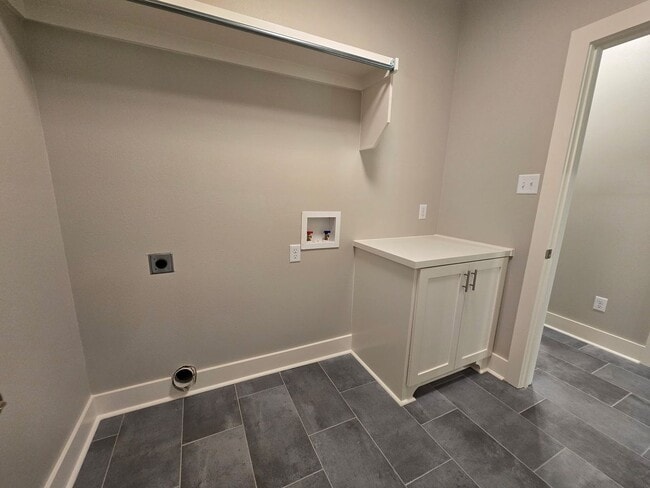 Building Photo - 5009 Springwood Cir