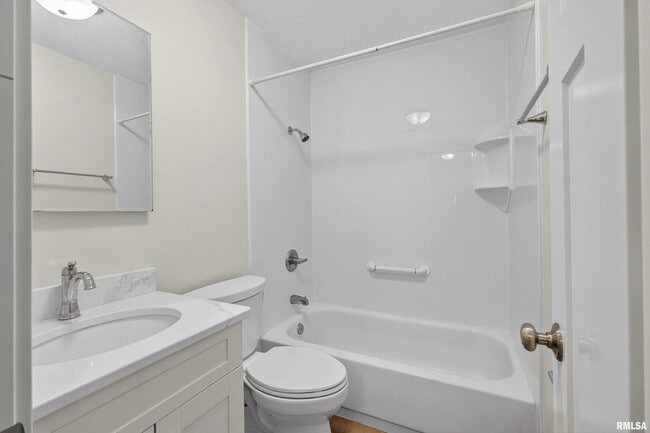 Building Photo - 3106 Maplecrest Rd