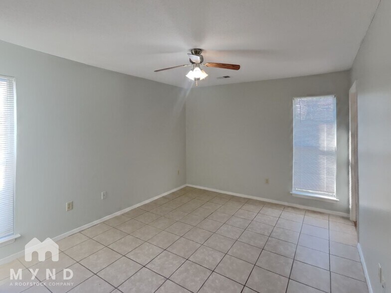 Building Photo - 3405 Laurelwood Dr