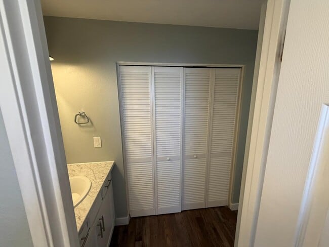 Building Photo - 65 E 600 S