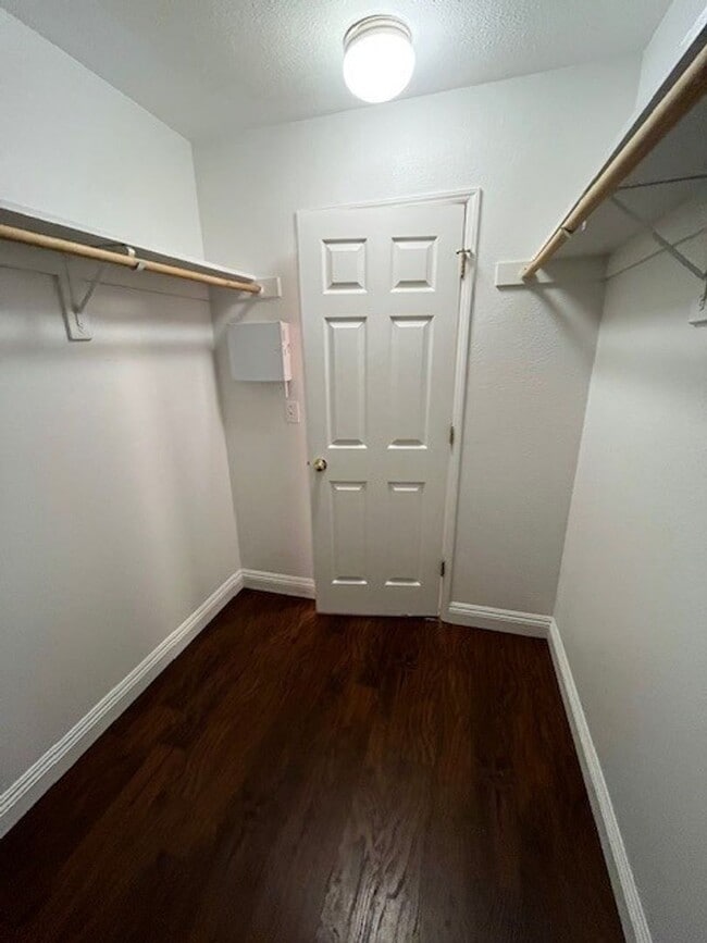 Building Photo - 402 N Amador St