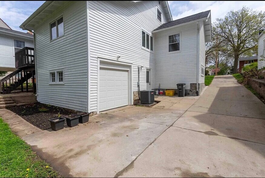 Building Photo - 1215 Mount Pleasant St
