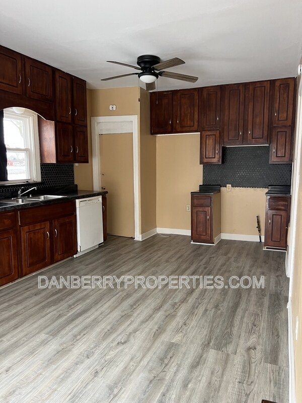 Building Photo - 2416 Lawton Ave