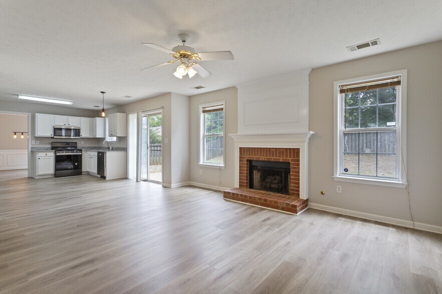 Building Photo - 2325 Winthrope Way Dr