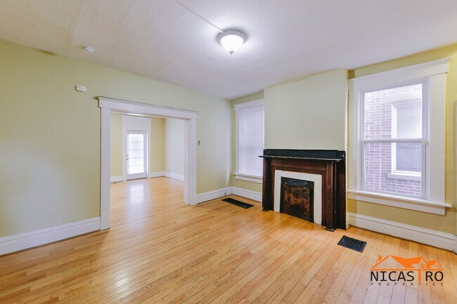 Building Photo - 138 E 11th Ave