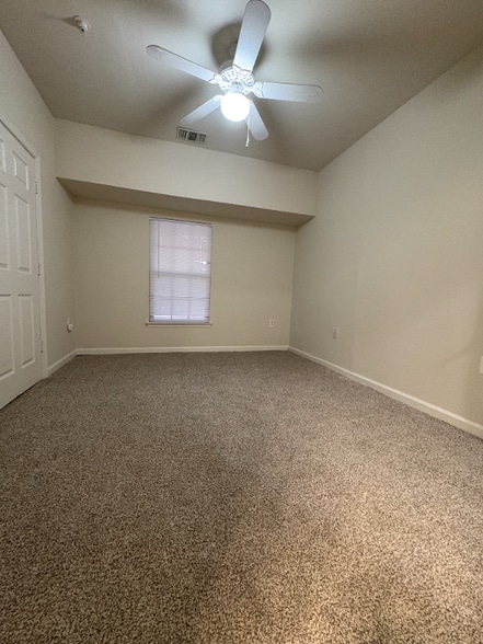 Building Photo - 1005 Weybridge Ct