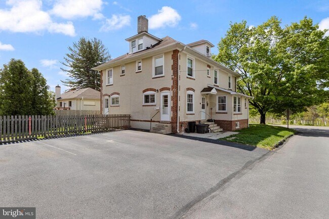 Building Photo - 153 Conestoga Rd