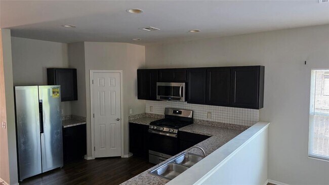Building Photo - 10012 Wimbledon Ct