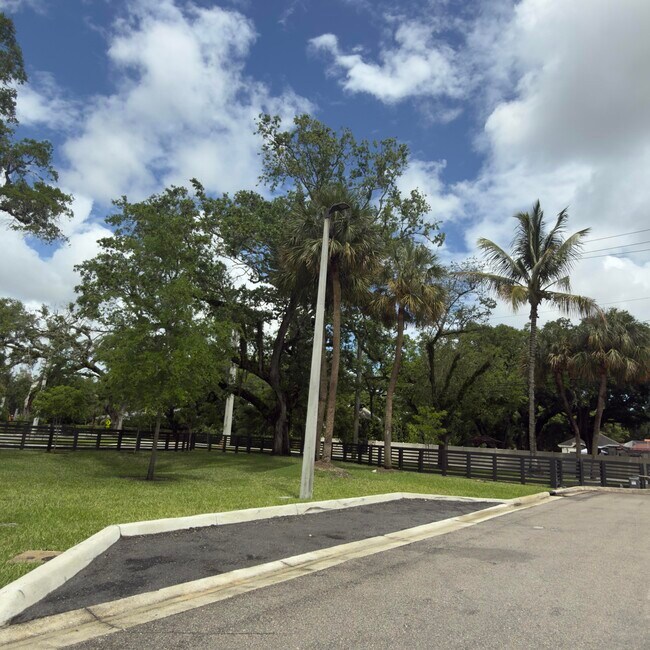 Building Photo - 4189 N Oak Pl