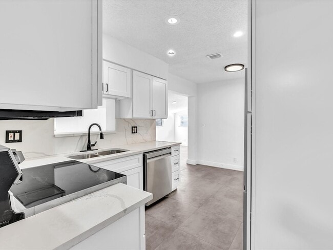 Building Photo - 6661 Meade St