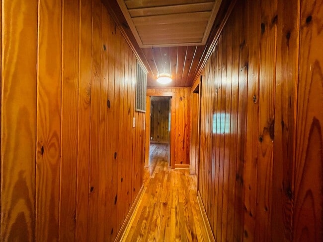 Building Photo - 3 BD/1/BA County Ranch Home