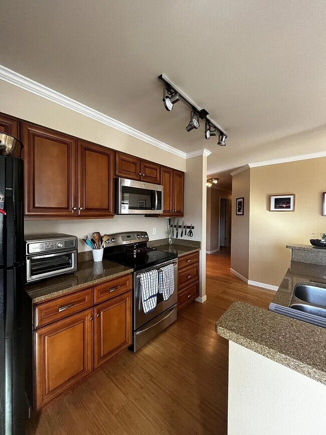 Kitchen - 1125 E Olive St