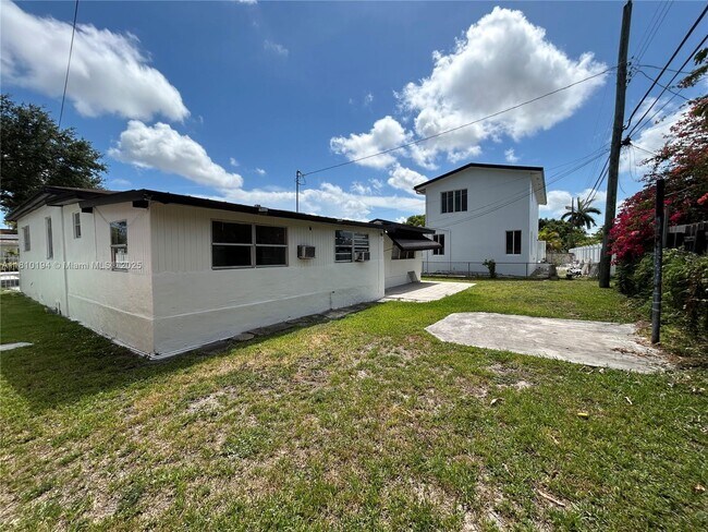 Building Photo - 6211 NW 37th Terrace