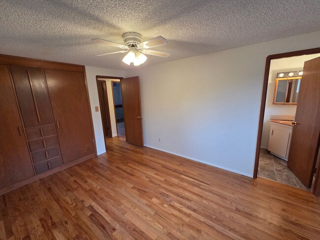 Building Photo - 2136 N 187th St