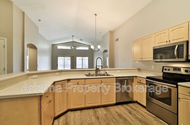 Building Photo - 451 E Appaloosa Rd