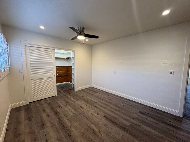 Building Photo - 341 N Garden Dr
