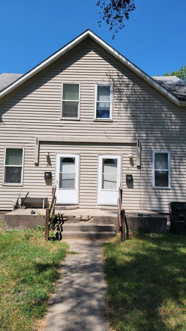 Building Photo - 1611 Ave G Ave