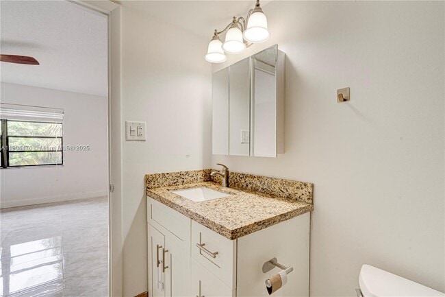 Building Photo - 136 S Cypress Rd