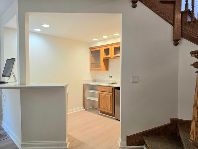 Building Photo - 2085 Valor Ct