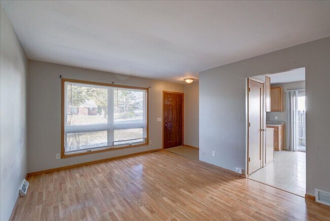 Building Photo - 1309-1311 Prairie Rd