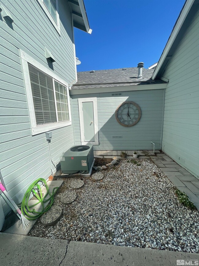 Building Photo - 1900 E Minaret Cir