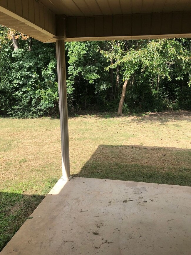 Building Photo - Charming 3-Bedroom Home in a Quiet Neighbo...