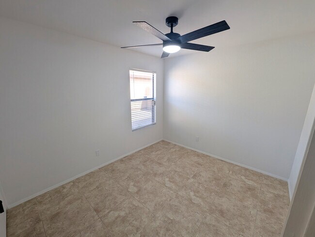 Building Photo - 11807 N 76th Ave