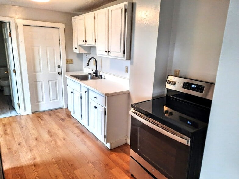 Primary Photo - 8 Mulberry St