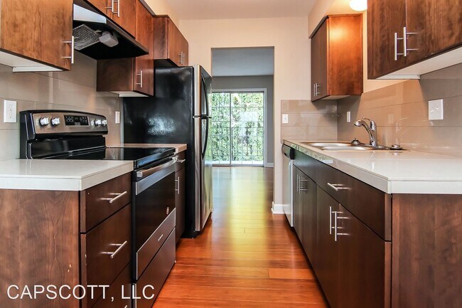 Building Photo - 2821 SE 50th Ave