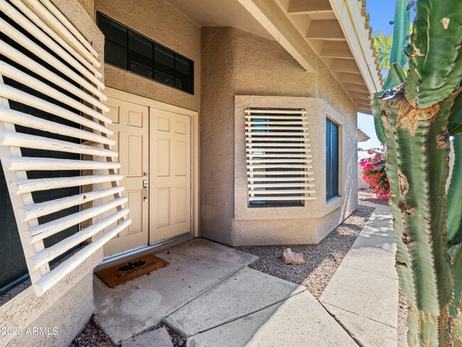 Building Photo - 2353 W Shawnee Dr