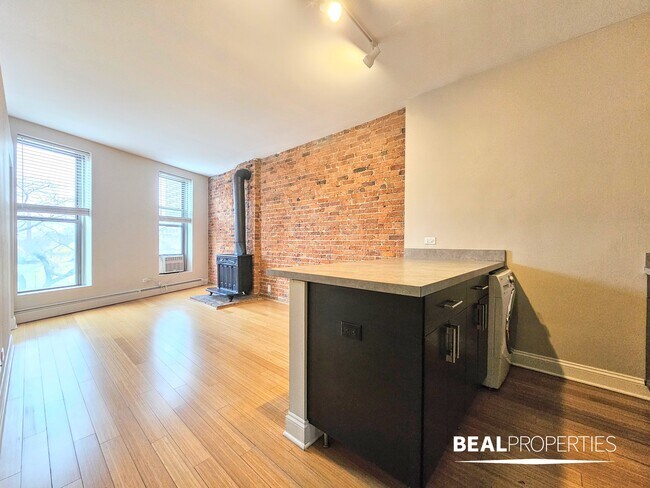 Building Photo - 2208 N Clark St
