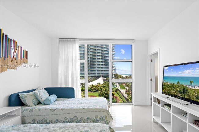 Building Photo - 10275 Collins Ave