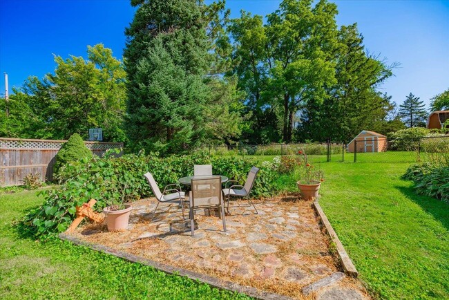 Building Photo - 401 Merrill Crest Dr