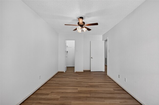 Building Photo - 1334 Country Pl Dr