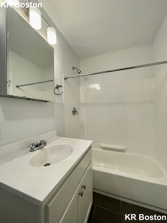 Primary Photo - 123 Sutherland Rd