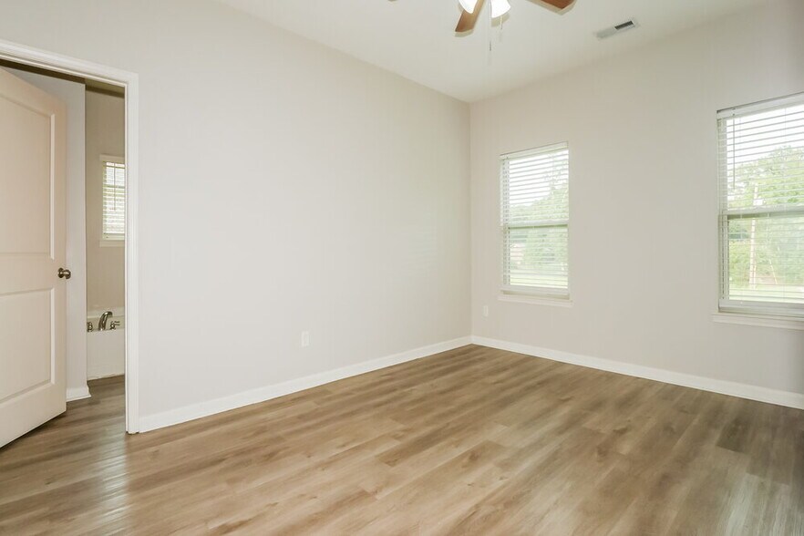 Building Photo - 445 Beau Tisdale Dr