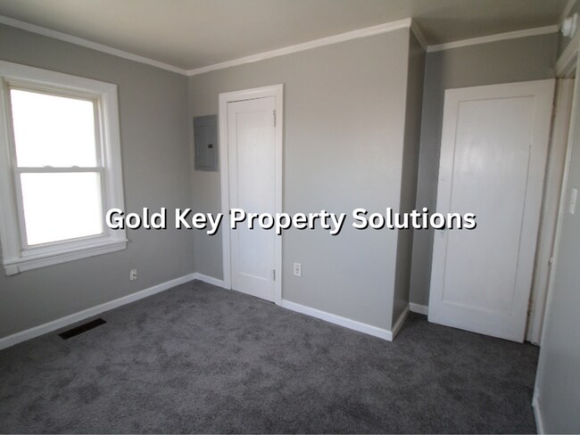 Building Photo - MEADOWBROOK AREA 2 BR 1 BA House with Central Air and Bonus Room (NO SECTION 8)