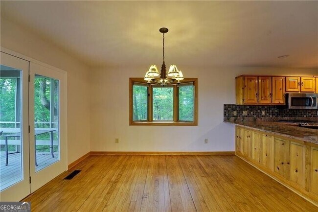 Building Photo - 127 Columbine Dr