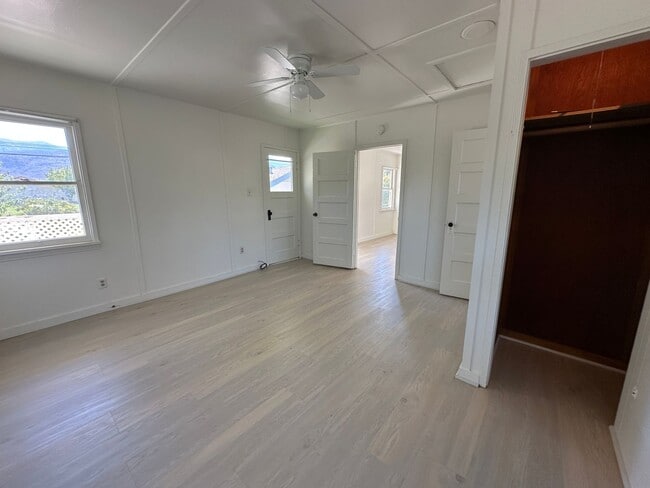 Building Photo - One bedroom, one bath, balcony and great views!