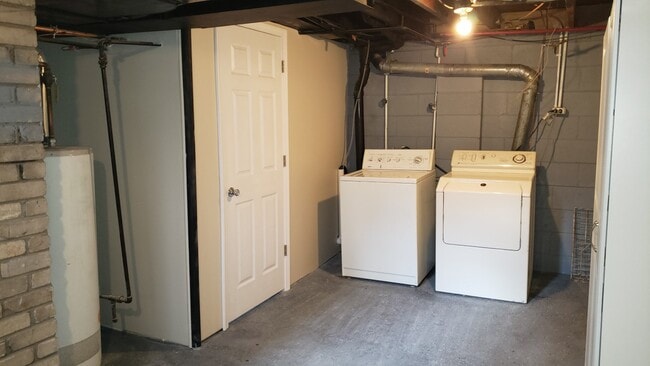 Building Photo - 28833 Groveland St