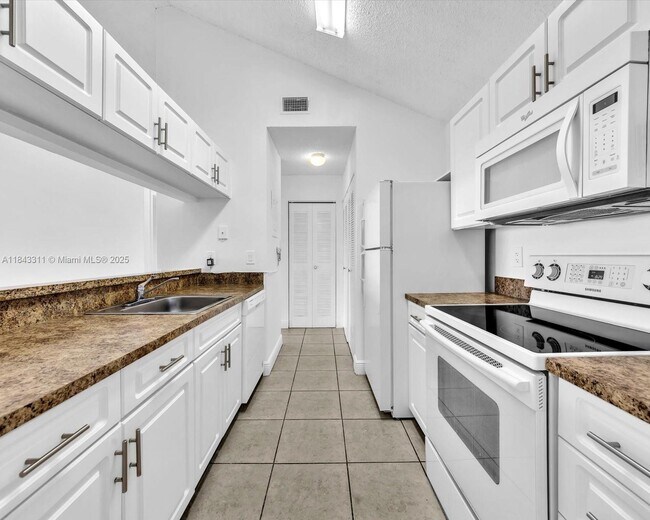 Building Photo - 15770 SW 106th Terrace