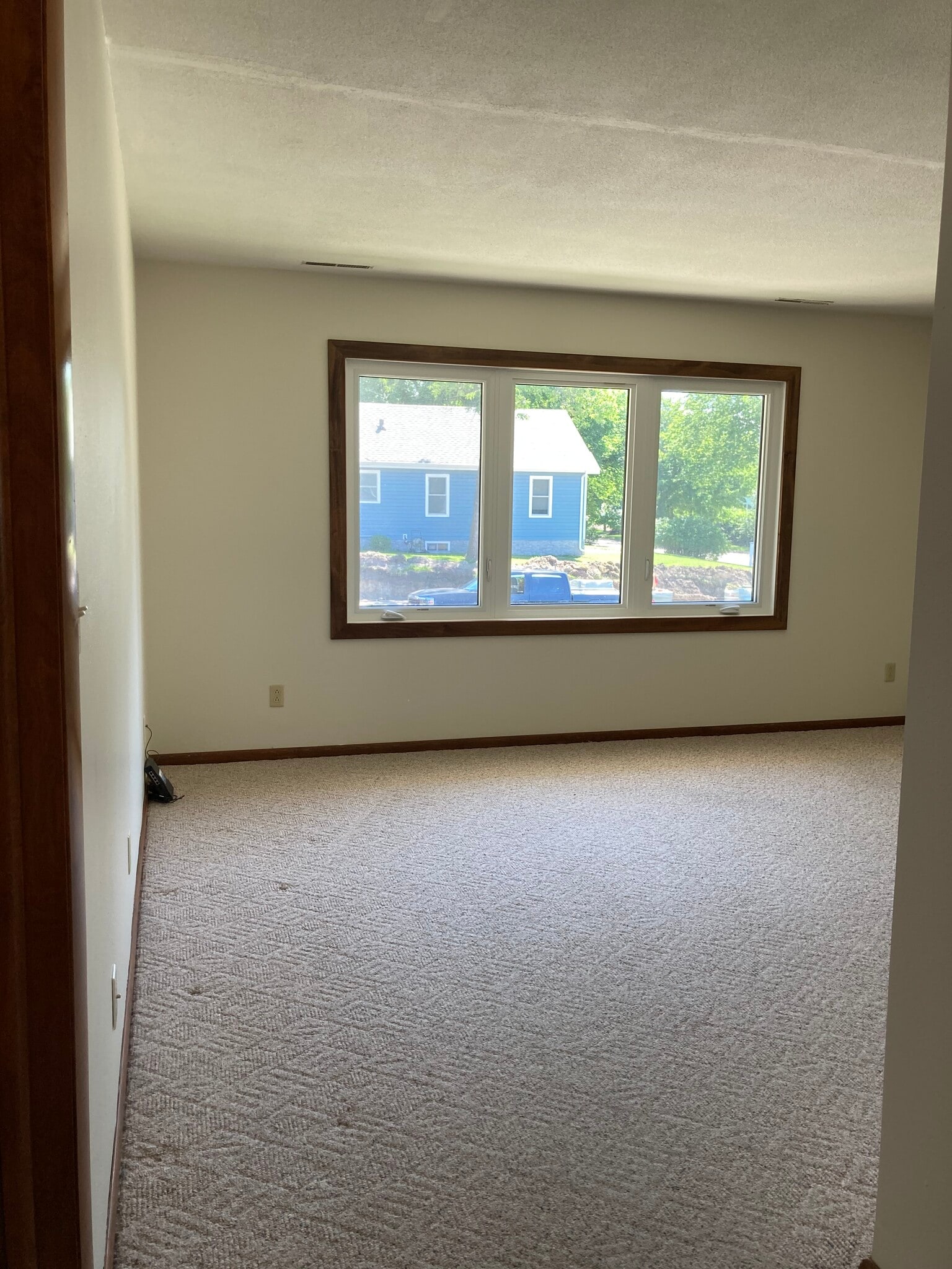 Entrance into apartment looking left into Living Room - 425 6th Ave NW