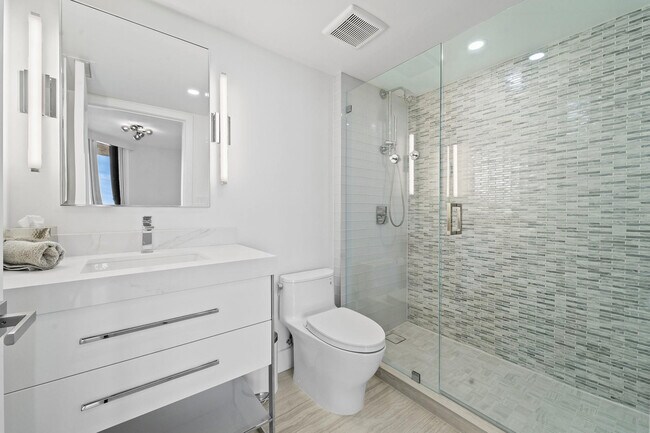 Building Photo - 3100 N Ocean Blvd