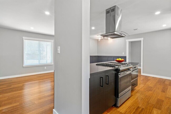 Building Photo - 1113 S Meadows Dr