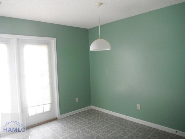 Building Photo - 1100-8A Pineland Ave