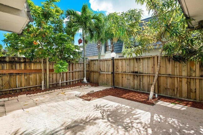 Building Photo - 1781 N Congress Ave